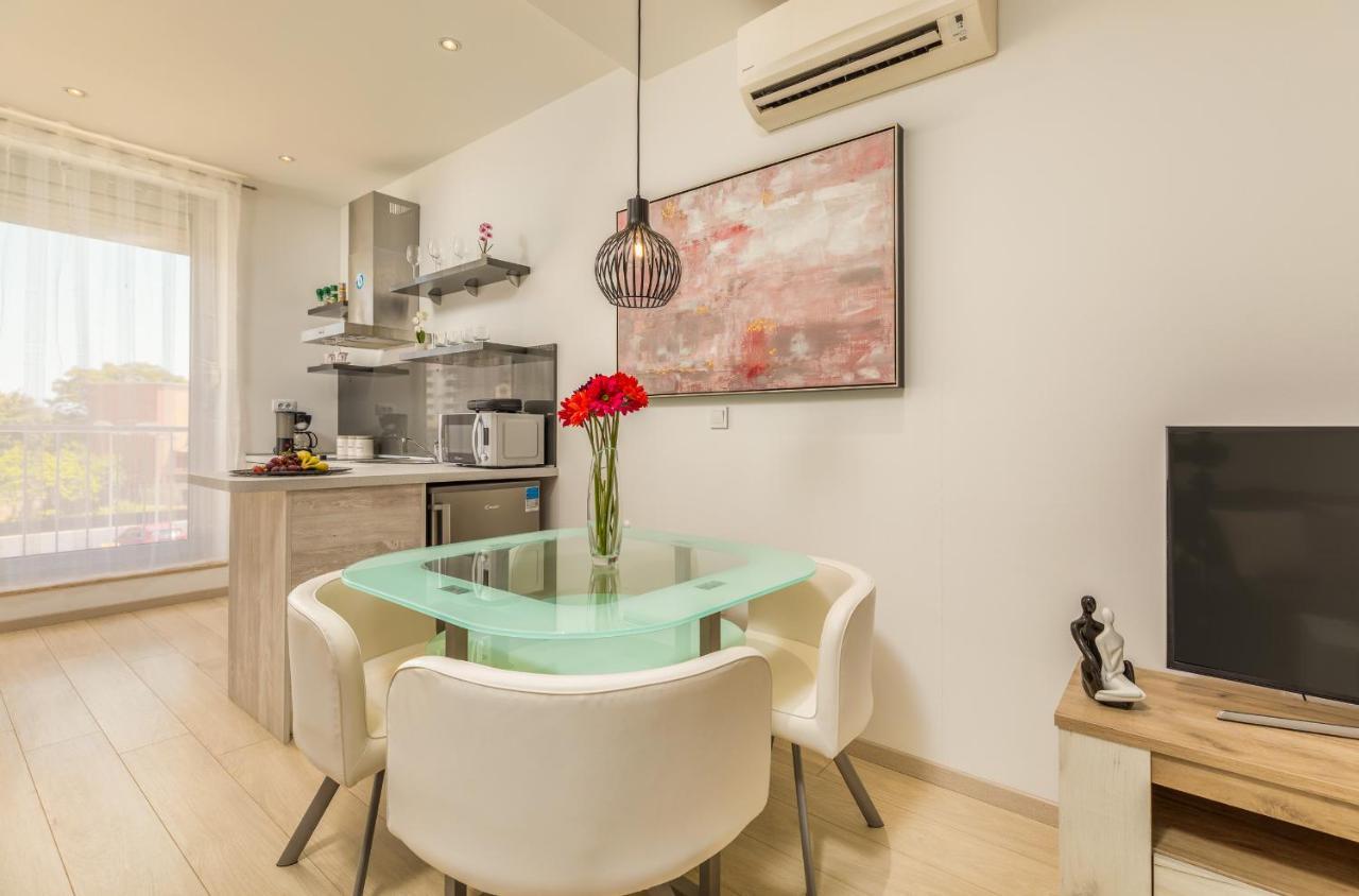 Silver Luxury Pula Luaran gambar